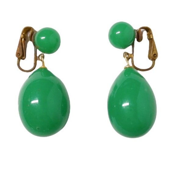 SOLD Vintage Large Green Jade Clip-On Earrings - Picture 2 of 8